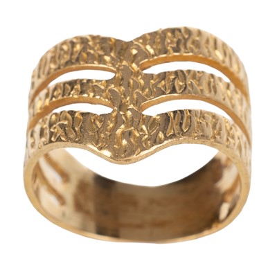 Lot 760 - TRIPLE CHEVRON DRESS RING
