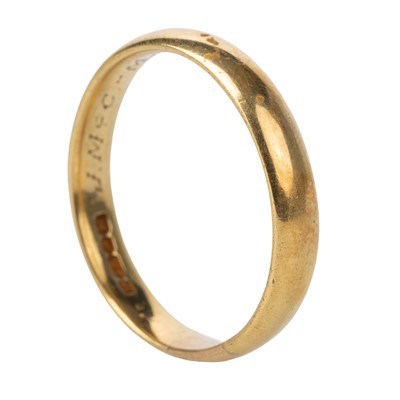 Lot 762 - GOLD WEDDING RING
