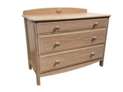 Lot 500 - MODERN LIMED OAK EFFECT CHEST OF DRAWERS