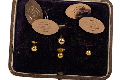 Lot 721 - SET OF GOLD CUFFLINKS AND STUDS