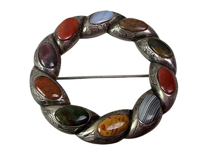 Lot 5 - VICTORIAN SCOTTISH AGATE AND SILVER BROOCH