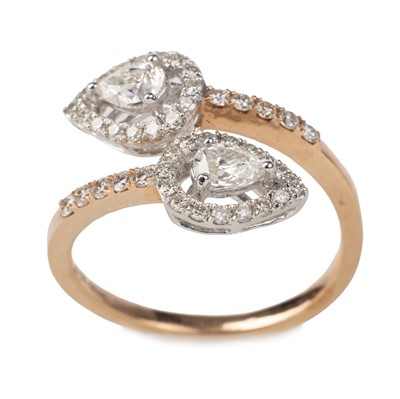Lot 719 - DIAMOND CROSSOVER RING