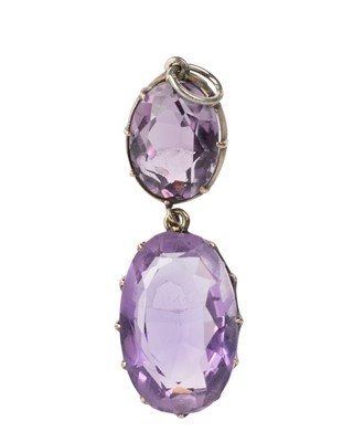 Lot 725 - AMETHYST DROP PENDANT AND A SEAL FOB