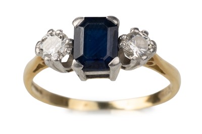 Lot 749 - SAPPHIRE AND DIAMOND THREE STONE RING