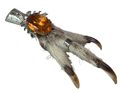 Lot 638 - BUTLER & WILSON BROOCH