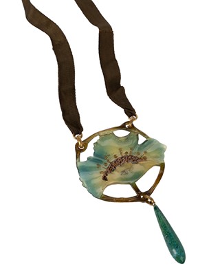 Lot 706 - GEORGES PIERRE, FRENCH ART NOUVEAU HORN PENDANT