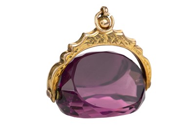 Lot 708 - AMETHYST AND GOLD SWIVEL FOB