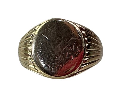 Lot 656 - GOLD WEDDING RING