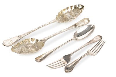 Lot 24 - PAIR OF GEORGE III SILVER BERRY SPOONS