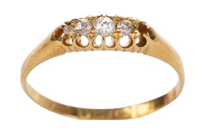 Lot 522A - DIAMOND THREE STONE RING