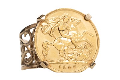 Lot 56 - EDWARD VII GOLD HALF SOVEREIGN RING