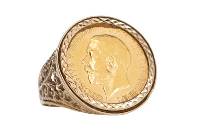 Lot 57 - GEORGE V GOLD HALF SOVEREIGN RING