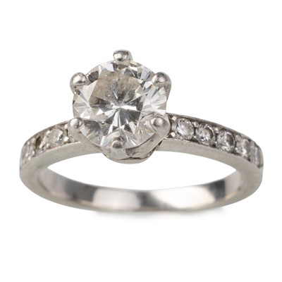 Lot 528A - DIAMOND DRESS RING