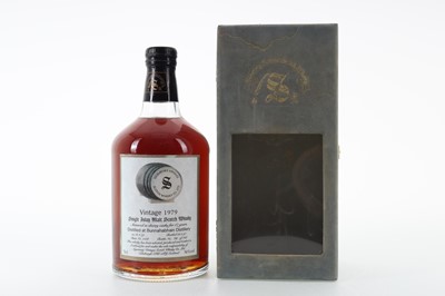 Lot 140 - BUNNAHABHAIN 1979 17 YEAR OLD SIGNATORY