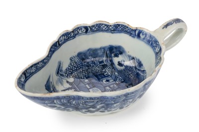 Lot 853 - CHINESE BLUE AND WHITE SAUCE BOAT