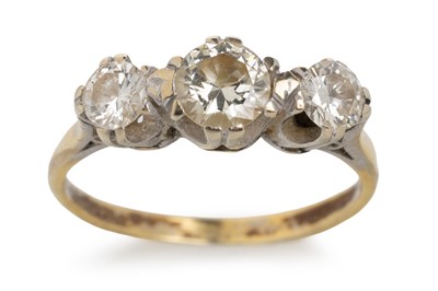Lot 409 - DIAMOND THREE STONE RING
