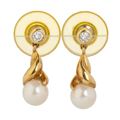 Lot 416 - PAIR OF PEARL DROP EARRINGS