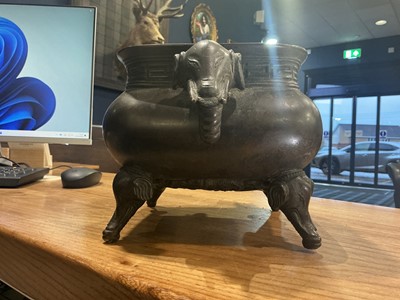 Lot 784 - CHINESE BRONZE CENSER