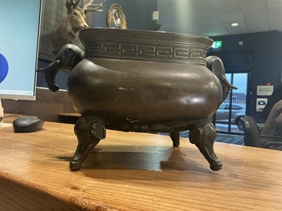 Lot 784 - CHINESE BRONZE CENSER