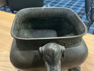 Lot 784 - CHINESE BRONZE CENSER