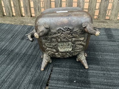 Lot 784 - CHINESE BRONZE CENSER
