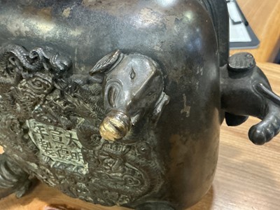 Lot 784 - CHINESE BRONZE CENSER