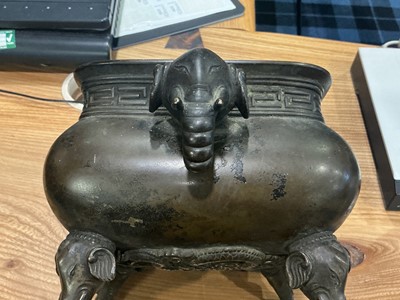 Lot 784 - CHINESE BRONZE CENSER
