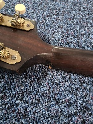 Lot 1004 - VINTAGE BOWL BACK MANDOLIN