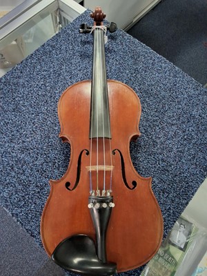 Lot 1015 - VIOLIN