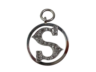 Lot 77 - DIAMOND PENDANT