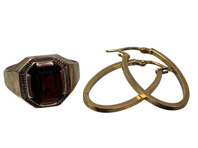 Lot 87 - GOLD SIGNET RING