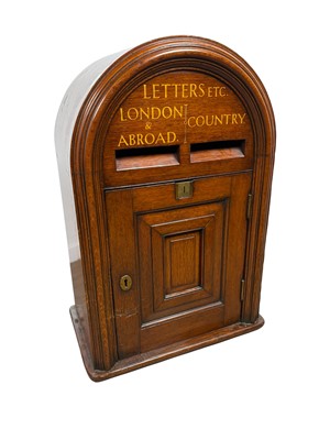 Lot 1376 - COUNTRY HOUSE POST BOX