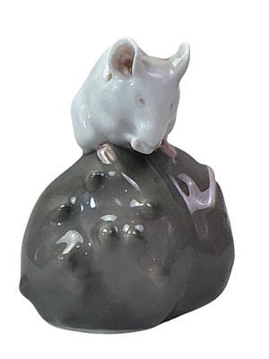 Lot 285 - ROYAL COPENHAGEN FIGURE