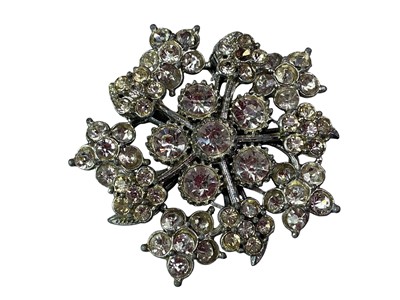 Lot 244 - GROUP OF COSTUME JEWELLERY