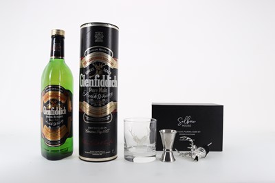 Lot 25 - GLENFIDDICH SPECIAL RESERVE WITH STAG'S HEAD POURER, GLASS AND JIGGER SET