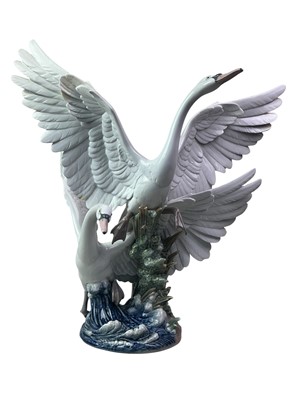 Lot 1568 - LLADRO FIGURE GROUP, SWANS TAKE FLIGHT