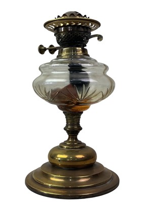 Lot 252 - LATE VICTORIAN OIL LAMP
