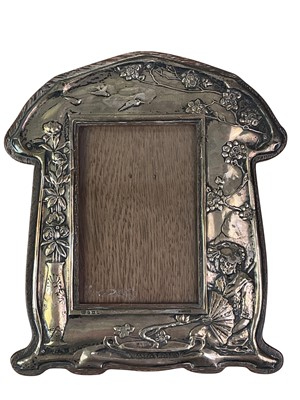 Lot 314 - EDWARDIAN ART NOUVEAU SILVER PHOTOGRAPH FRAME
