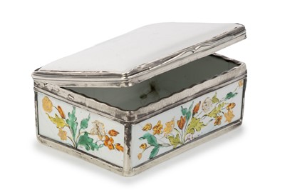 Lot 60 - GEORGE III SILVER AND ENAMEL PATCH BOX