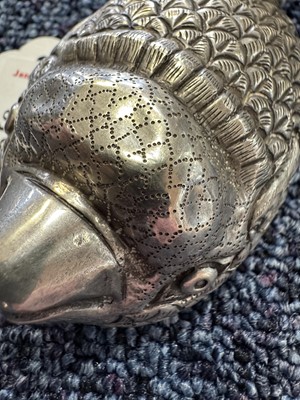 Lot 819 - NOVELTY OMANI SILVER BOX