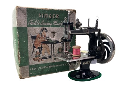 Lot 277 - CHILD'S SINGER SEWING MACHINE