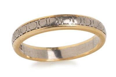 Lot 425 - GOLD WEDDING BAND