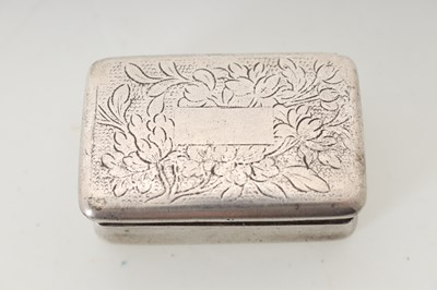 Lot 837 - CHINESE SILVER SNUFF BOX