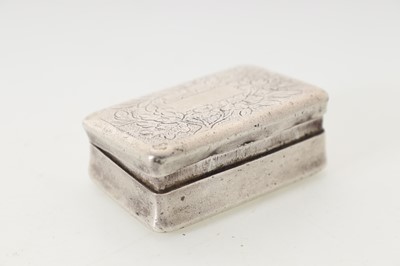 Lot 837 - CHINESE SILVER SNUFF BOX