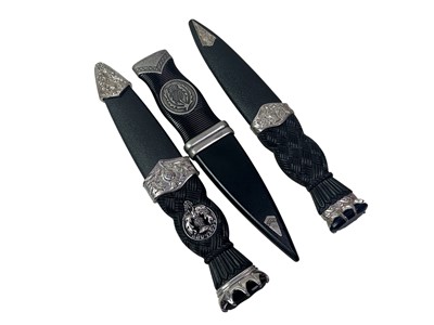 Lot 534 - GROUP OF CONTEMPORARY SKEAN DHUS