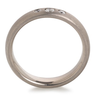 Lot 428 - DIAMOND BAND