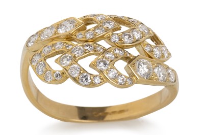 Lot 448 - DIAMOND DRESS RING