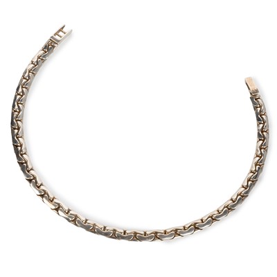Lot 47 - CONTEMPORARY SILVER NECK CHAIN