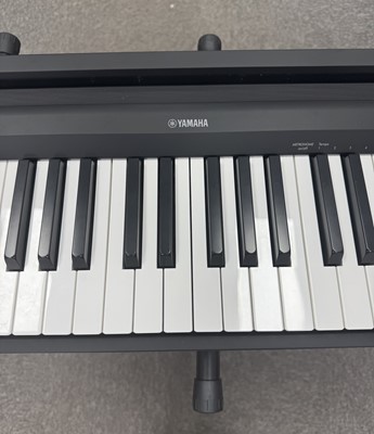 Lot 100A - YAMAHA KEYBOARD