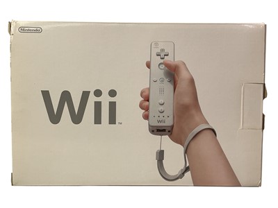 Lot 663 - NINTENDO WII CONSOLE
